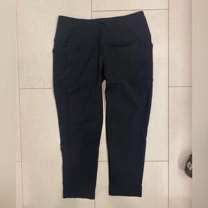 Mountain Hardwear pocket capris size small women’s